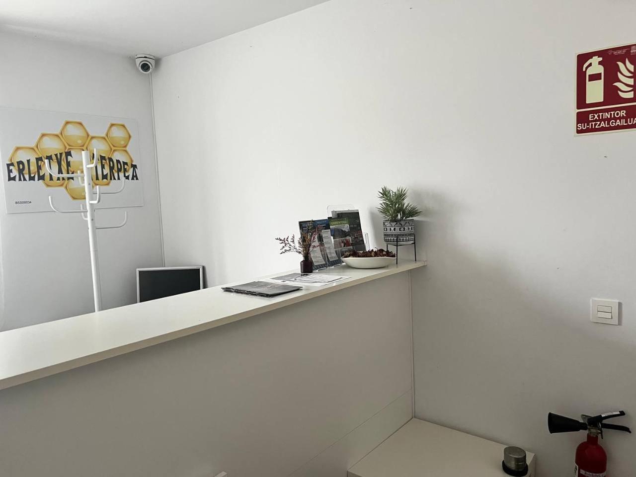 Erletxe Aterpea Hostel Lezo Ngoại thất bức ảnh